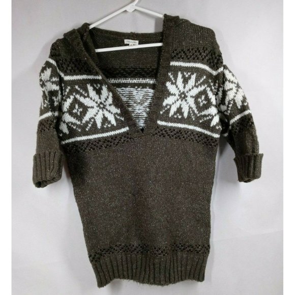 Maurices Women’s Short Sleeve Hooded Sweater With Nordic Design Size Medium - Picture 1 of 4